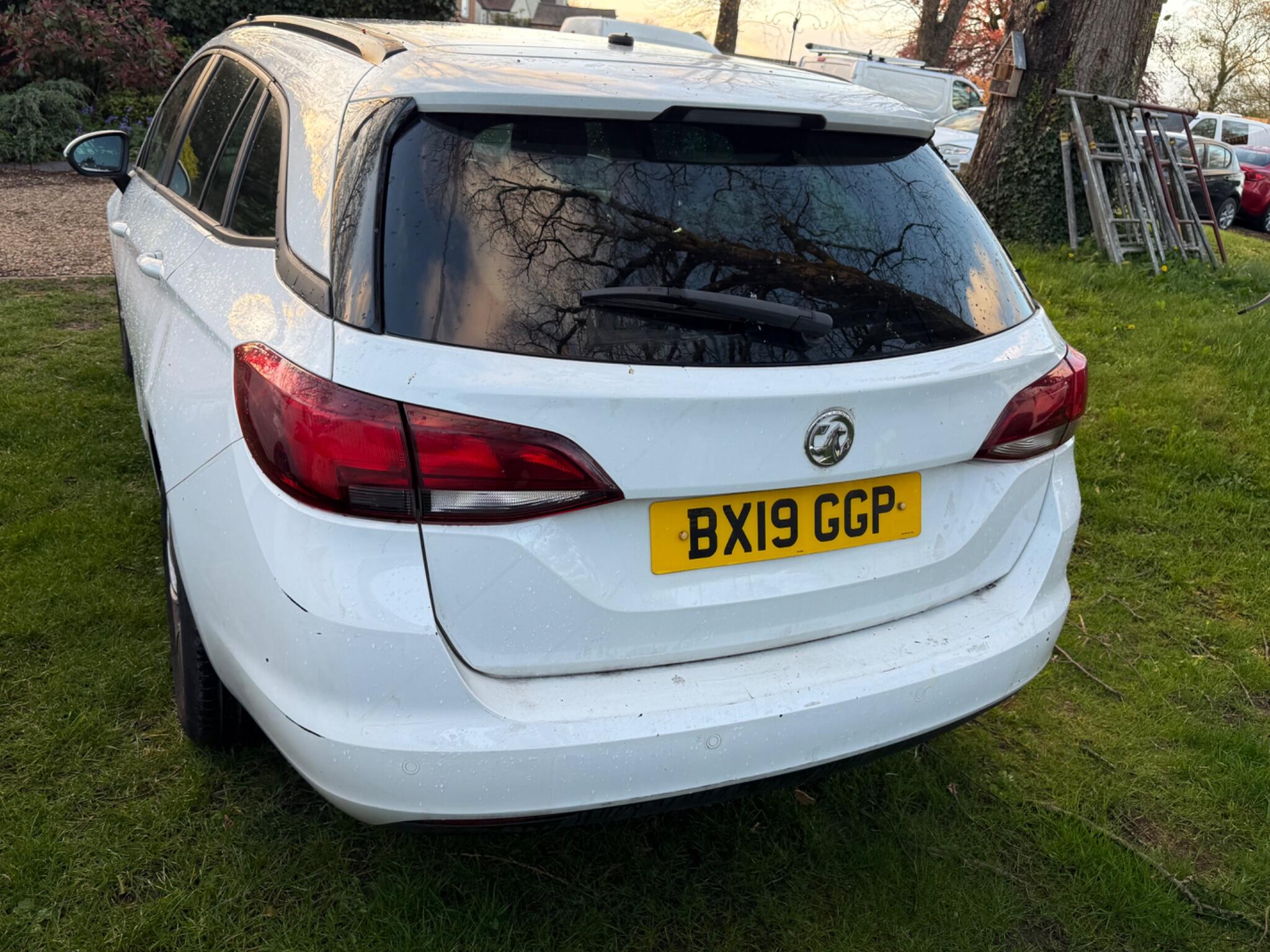 Vauxhall Astra 1.6 CDTi BlueInjection SRi Nav Sports Tourer Auto Euro 6 (s/s) 5dr — photo 29 of 44